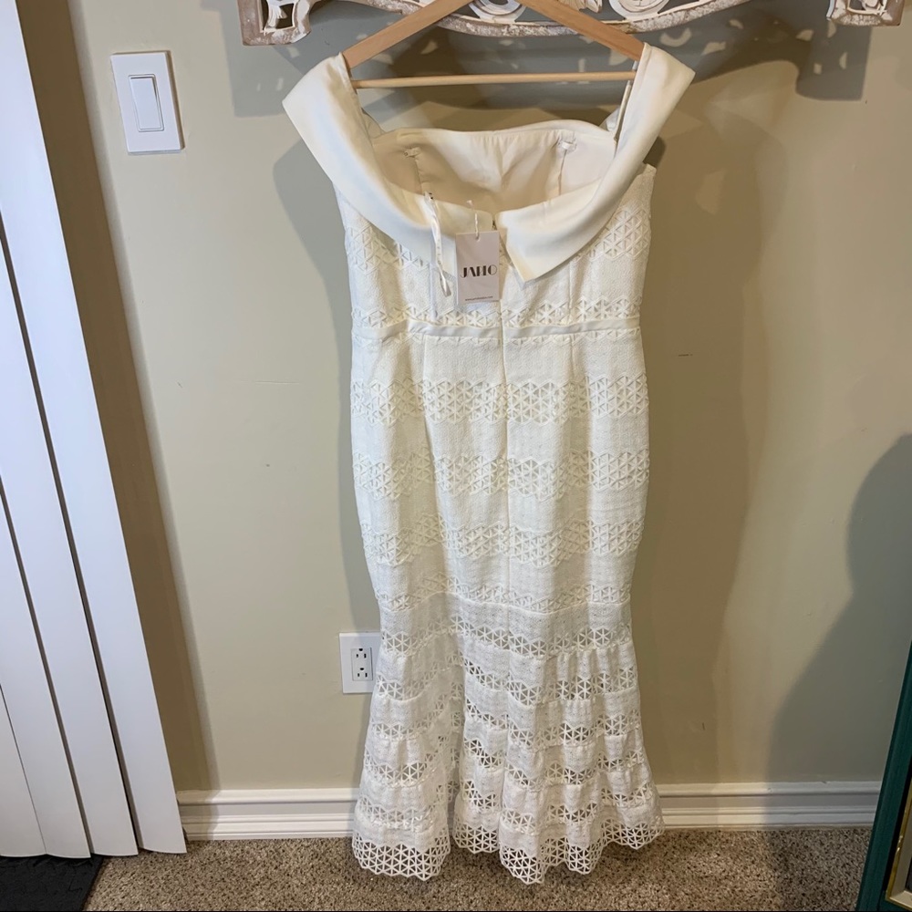 White dress - Picture 4 of 4